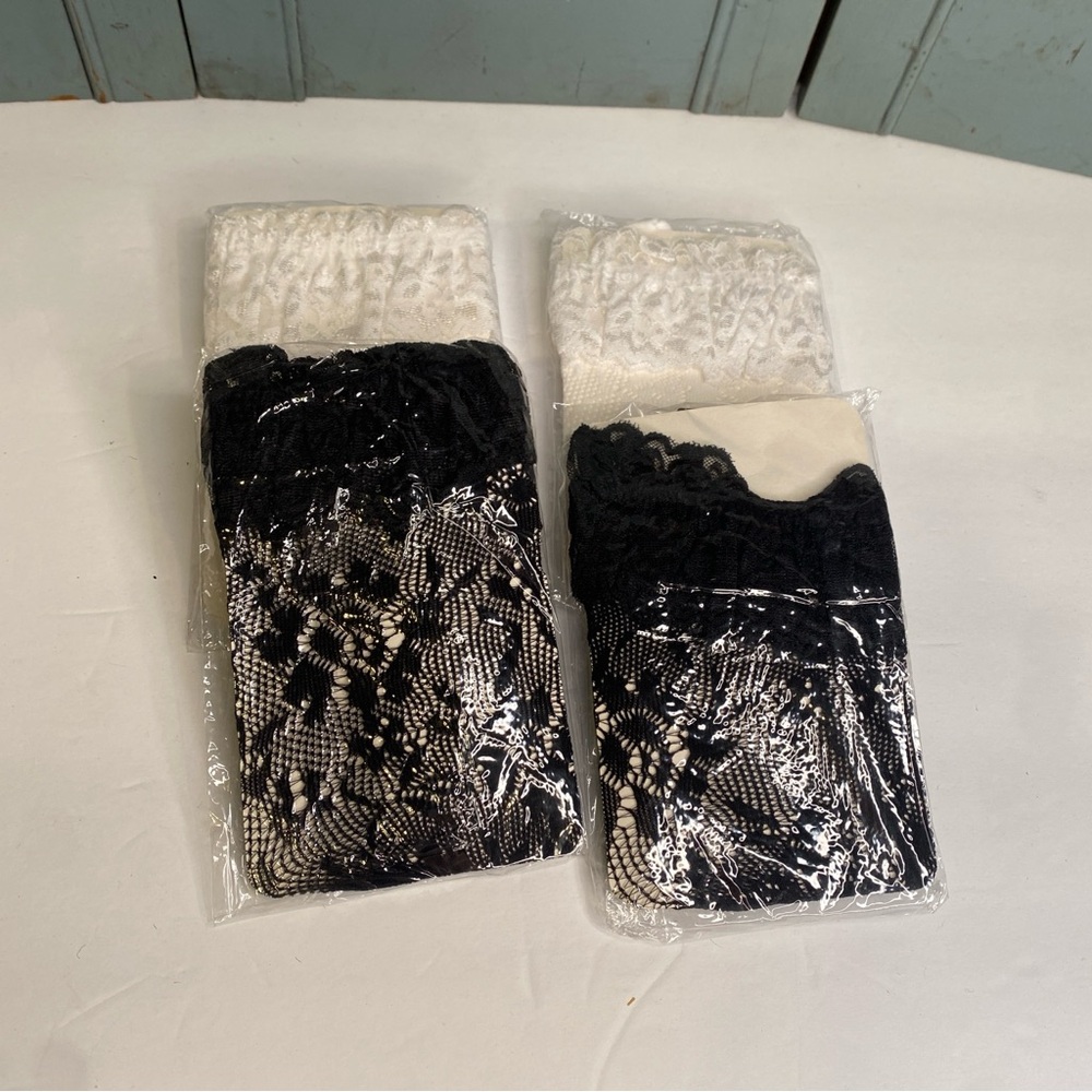 Four Pairs of Lacy Frilly Ruffle Stretch Ankle Socks Black and White NWT